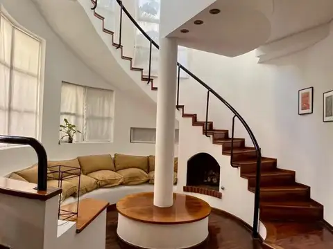 Casa de 5 ambientes c/ garaje y altillo • Venta • Nuñez