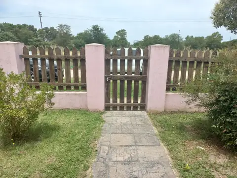 Casa 4 ambientes con 1 baño
