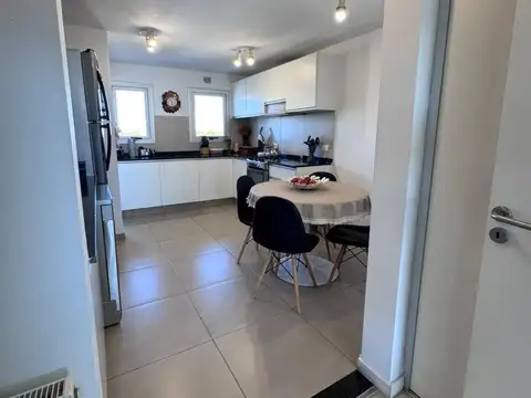 Departamento 4 ambientes con 2 baños
