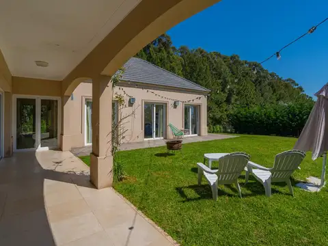 Casa 4 ambientes con 4 baños
