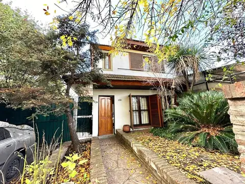 Casa en dos plantas en muy buen estado.