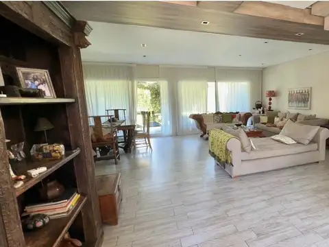 Casa 5 ambientes con 3 baños