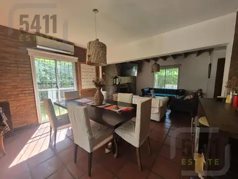 Casa 4 ambientes con 2 baños