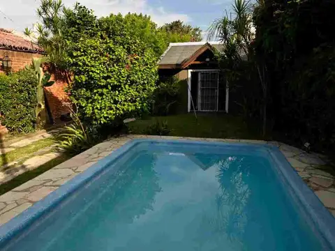 Casa 5 Ambientes con Garaje en Bernal en Venta