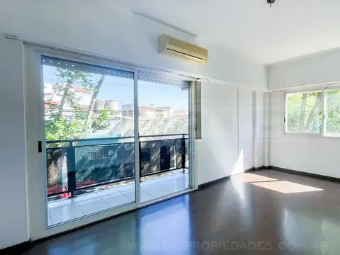 Avellaneda al 500 entre Lavalle y José Mármol