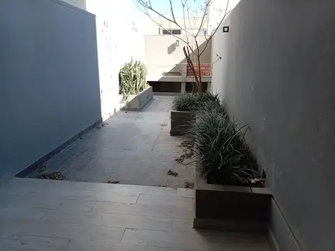 Monoambiente C/patio - Av. Reyes Catolicos 1579 , Piso pb