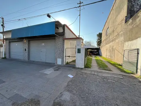 AVDA. MANUEL BELGRANO al 1900