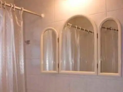 Casa en Alquiler Temporal con 4 cocheras