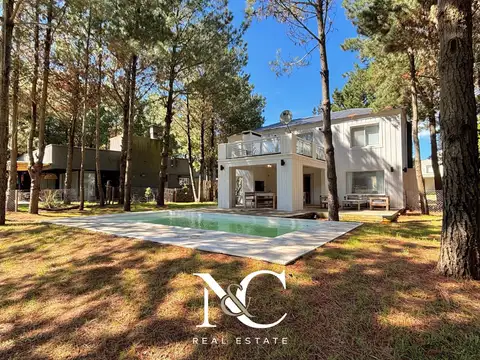 Casa en  venta de 6 ambientes en Costa Esmeralda