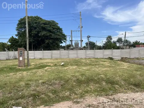 VENTA EXCELENTE LOTE CON MEJORAS EN BARRIO CASUARINAS -DEL VISO