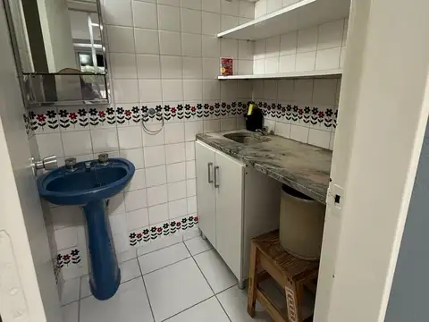 Oficina 5 ambientes con 1 baño
