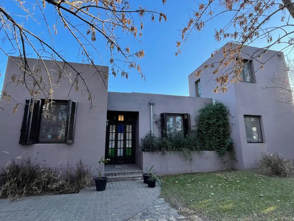 Casa - 146  m² Cubierta | 3 dormitorios | A Estrenar | 2 baños | 4 ambientes | 826  m² Terreno