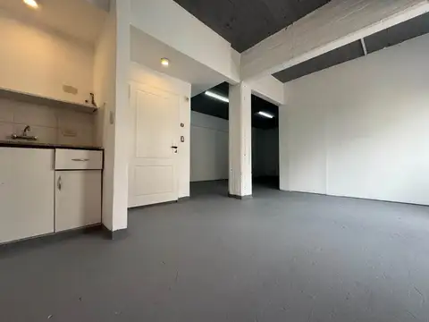 VENTA OFICINA COMERCIAL A ESTRENAR, MERLO CENTRO