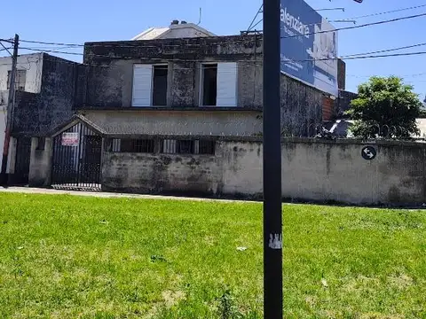 Casa 3 dormitorios en zona comercial