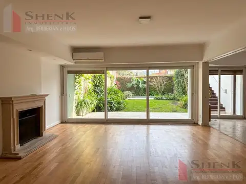 Casa 5 ambientes con 4 baños