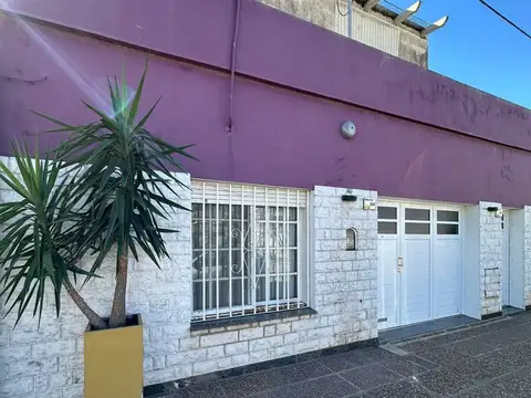 VENTA CASA 4 DORMITORIOS MAS DEPTO.