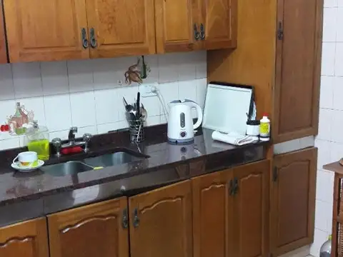 Casa dos plantas mas Galpón