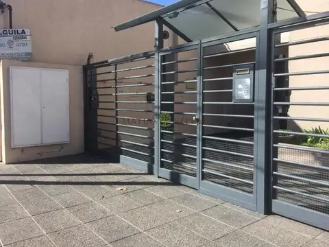 VENTA COCHERA CASTELAR SUR