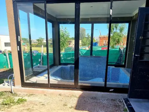 Casa 4 ambientes con 4 baños