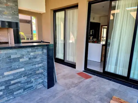 Casa en Venta en Pilar del Este - Santa Elena, USD 260.000