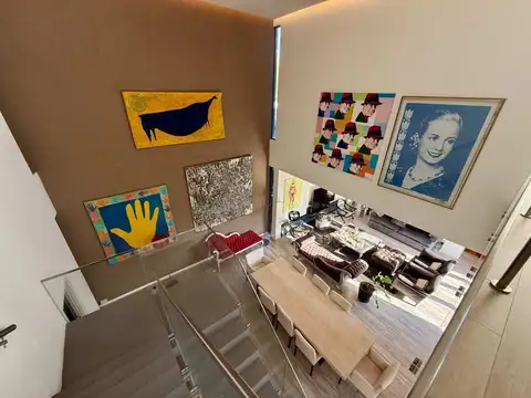 Casa en Venta con 2 cocheras