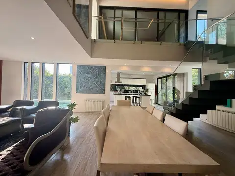 Casa en Venta en Guillermo E Hudson, USD 420.000