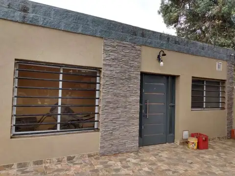 Casa venta amplio terreno Castelar  Sur