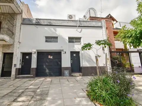 CASA EN VENTA LOTE PROPIO PARQUE AVELLANEDA