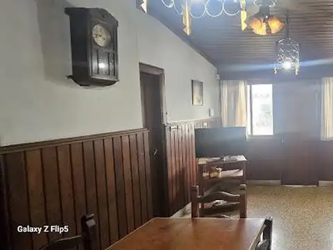 Casa 5 ambientes con 2 baños