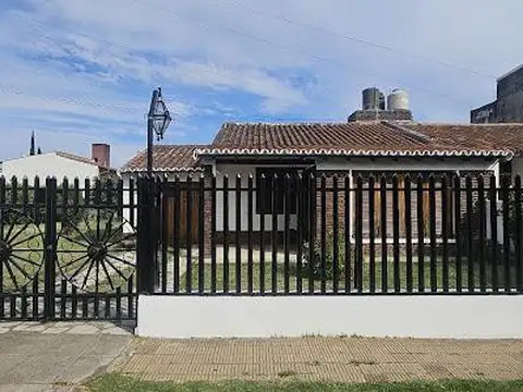 Excelente casa en venta en Los Polvorines.