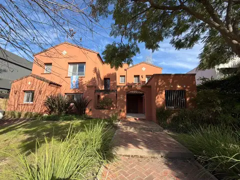 Casa en venta en Santa Bárbara a la laguna central