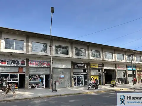Excelente Local en alquiler. ¡Muy buena ubicación! sobre la calle Gonnet, Del Viso Centro.