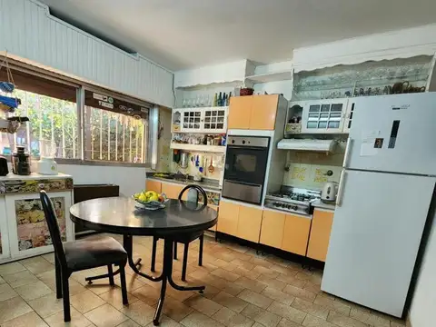 Casa 5 ambientes con 2 baños