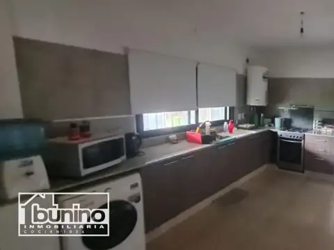 Casa 5 ambientes con 1 baño