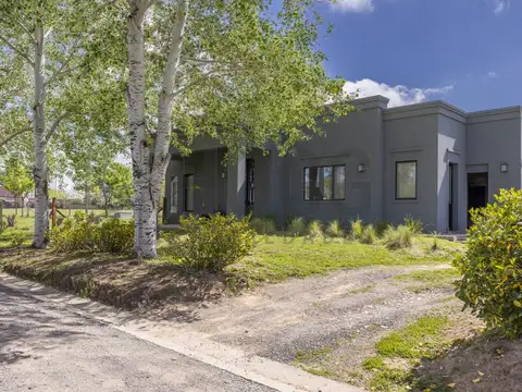 Casa en Venta en San Antonio De Areco, USD 380.000