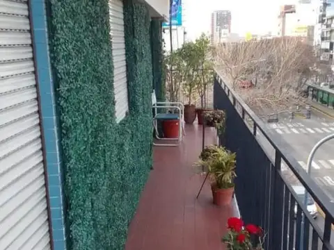 Amplio Departamento 3 Ambientes con Balcon Al Frente en Vicente Lopez