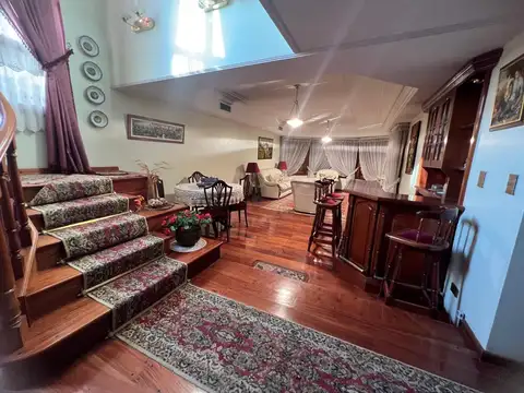 Casa en Venta con 5 cocheras