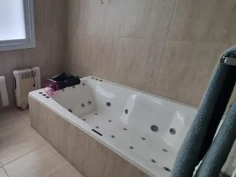 Casa 6 ambientes con 3 baños