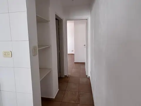 Avellaneda 100, Piso 1