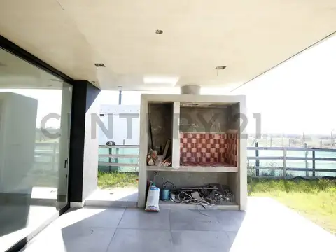 Casa en Venta con 3 cocheras