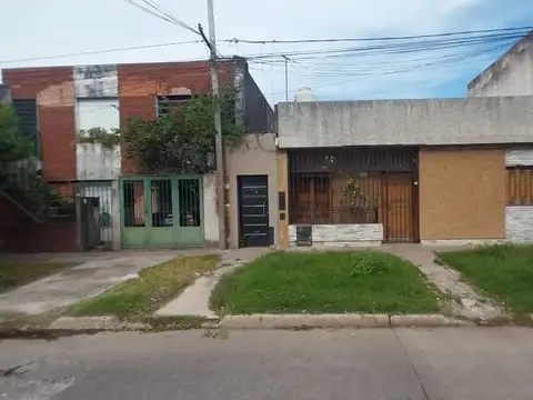 VENTA CASA 2 DORMITORIOS PASILLO UNICO ZONA SUR