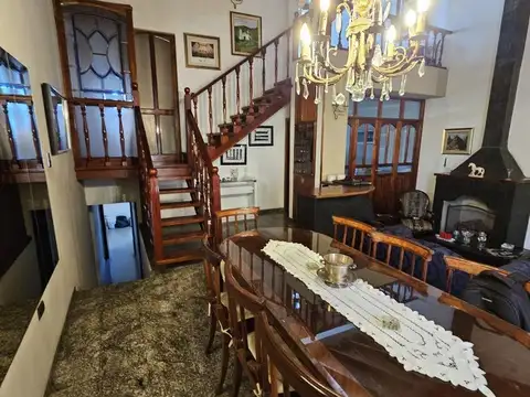 HERMOSA CASA 3 DORMITORIOS PILETA COCHERA DOBLE APTO CREDITO