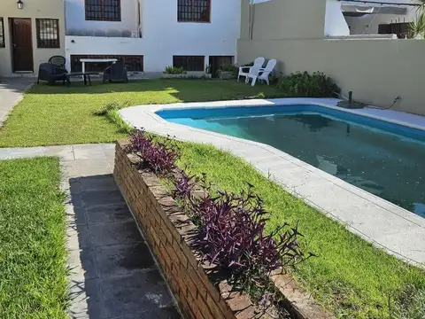Casa en Venta con 3 cocheras