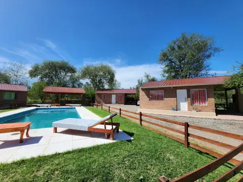 Quinta en venta - 8 Dormitorios 4 Baños - 2000mts2 - Córdoba 