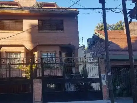 Excelente Triplex  Céntrico 4 ambientes- garaje 4 autos