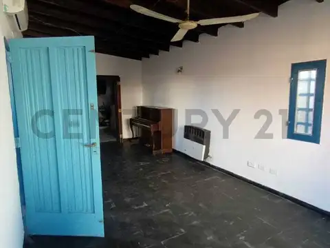 Casa 5 ambientes con 1 baño