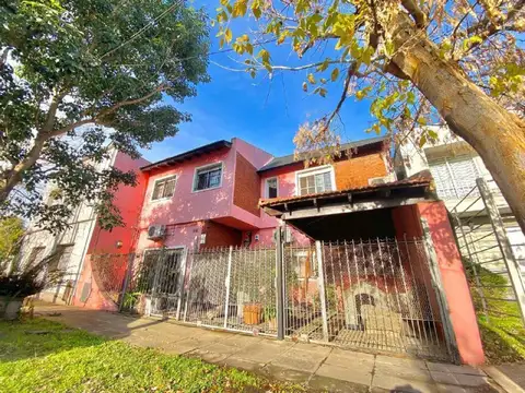 Casa de dos plantas en venta | Haedo - Morón | con cochera y pileta