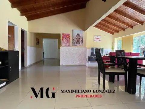 Casa 4 ambientes con 2 baños