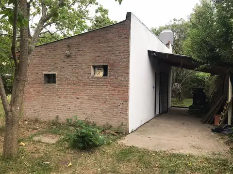 CASA EN ALQUILER ANUAL DE 2 AMBIENTES EN DEL VISO, CON PARQUE
