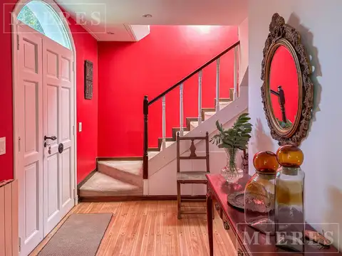 Casa en Alquiler con 1 cochera